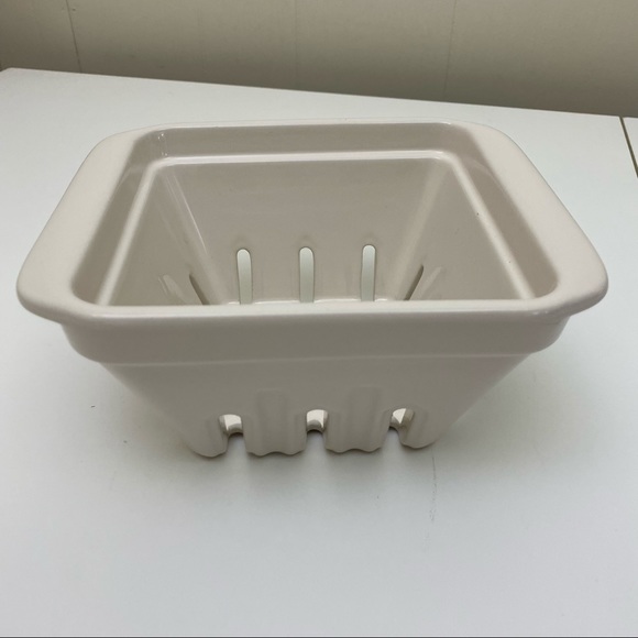 Nice Condition Rae Dunn Berries Basket  7” Wide x 3.5” Tall. - Picture 3 of 9